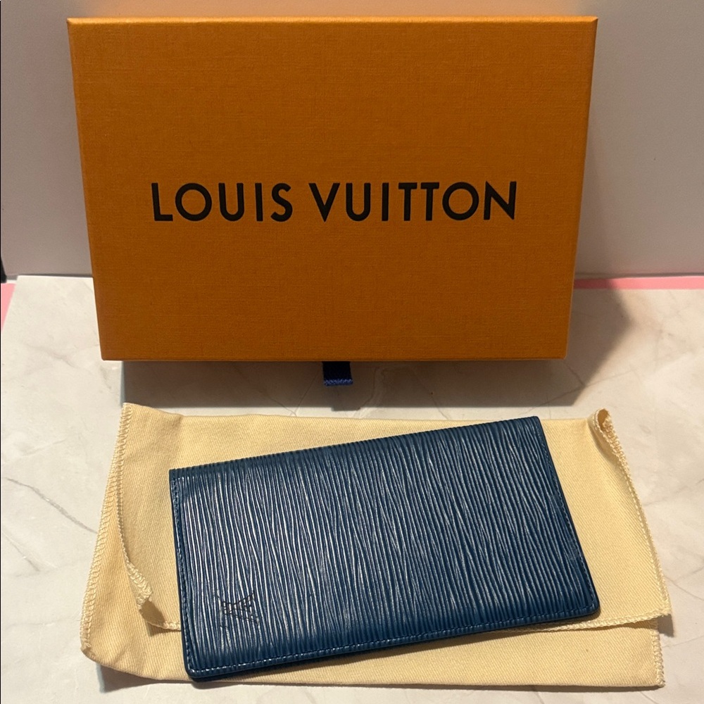 Louis Vuitton Navy Epi Leather Card Holder